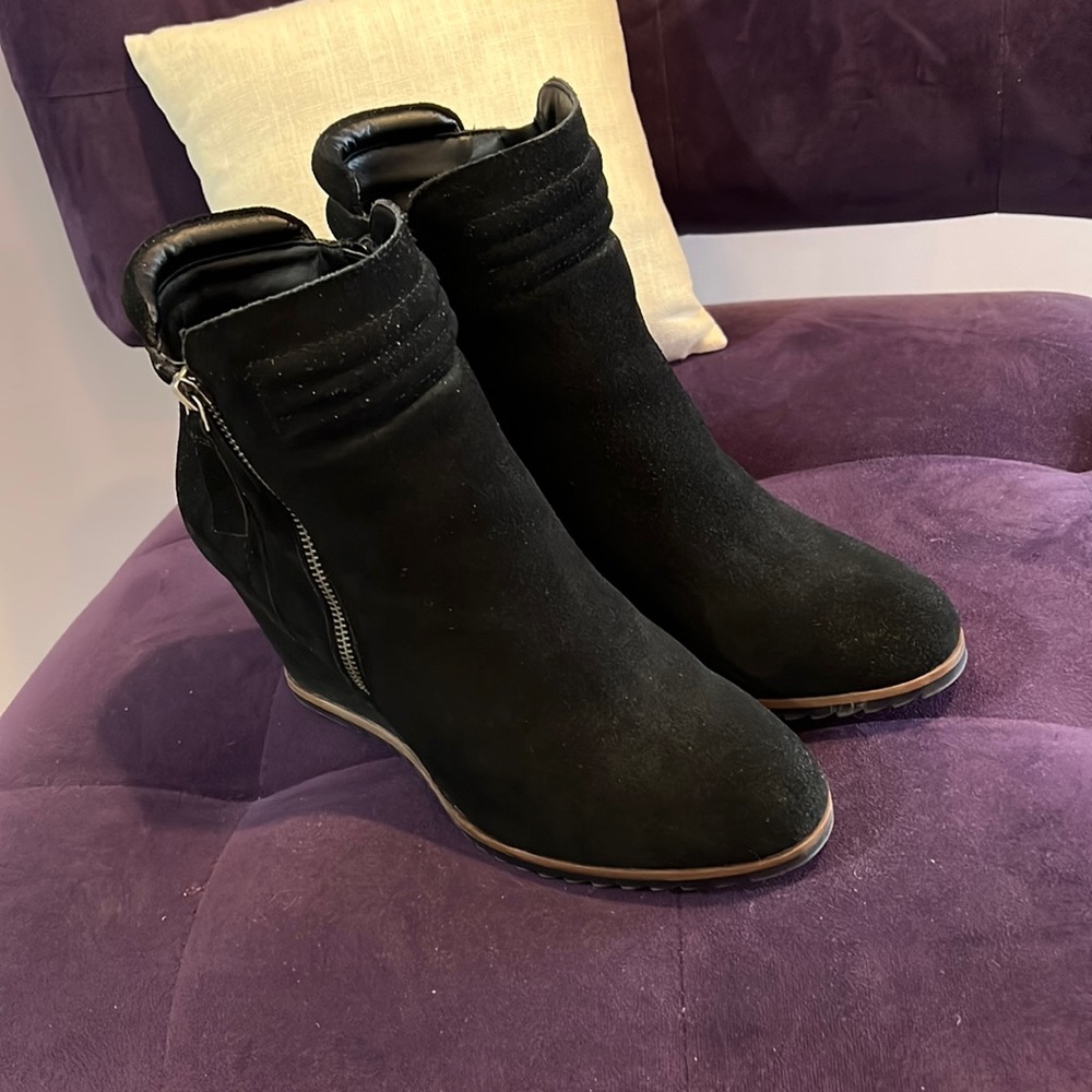 Crown Vintage black suede booties size 10 Used great condition